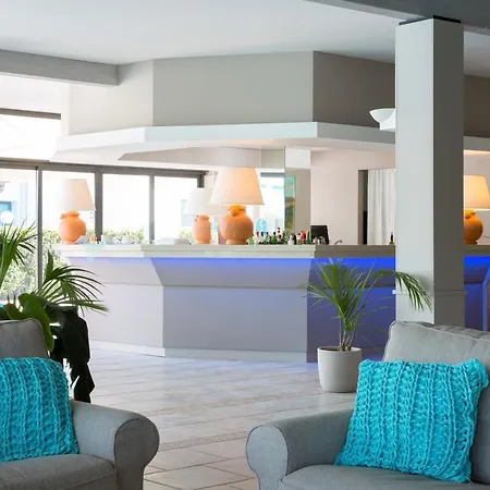 Acacia Marina فندق 4*