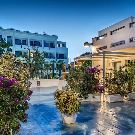 酒店 Acacia Marina 4*