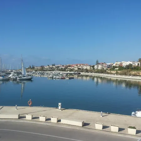 酒店 Acacia Marina