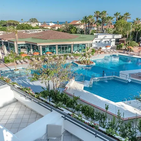 Acacia Marina 酒店