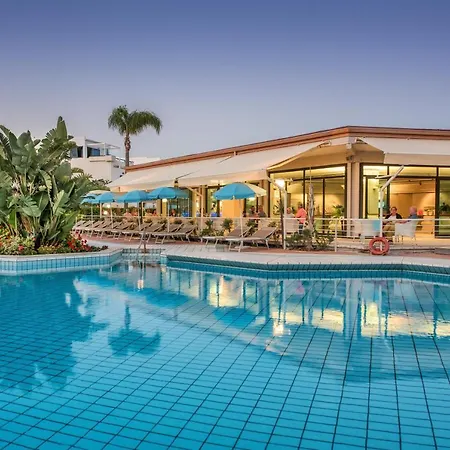 酒店 Acacia Marina 4*