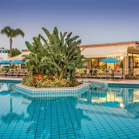 酒店 Acacia Marina 4*