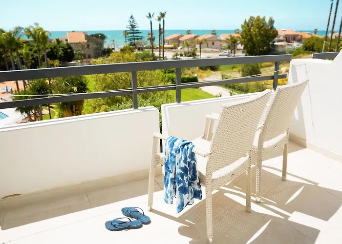 Acacia Marina Hotel 4*